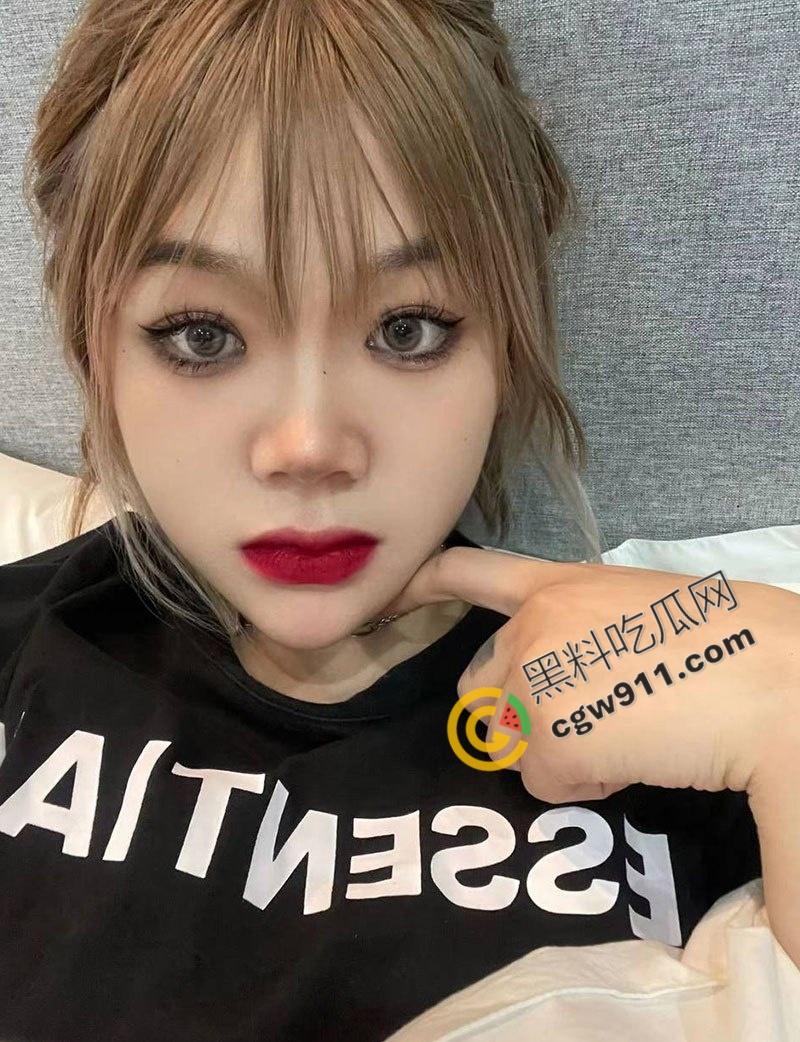 江西南昌【刘雯】与炮友约炮视频流出,大满背小花臂极品骚货,狂野骑乘急速爆轰,挑逗尖叫撩人心弦