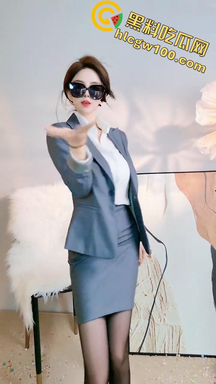 抖音反差婊【知洲】,榜一大哥定制骚舞,蕾丝丁字渔网袜,丰乳肥臀大骚逼