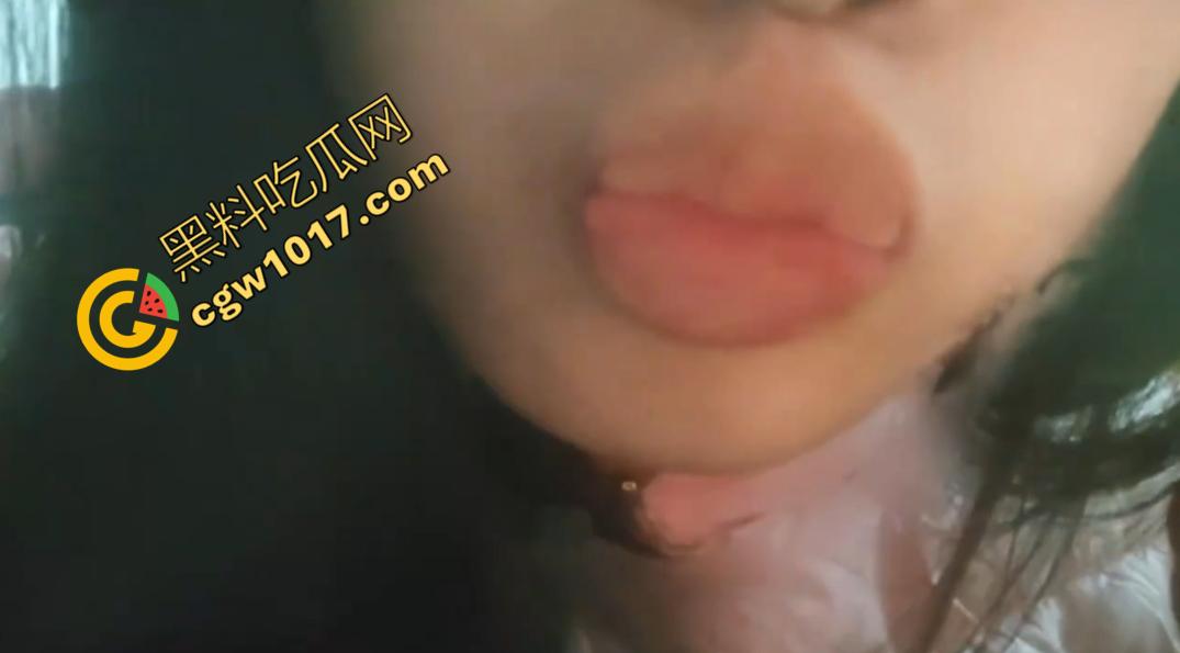 极品大一妹子用玻璃片苦练舌技和深喉技巧!舌头灵活到爆,终于让男友缴械在嘴里,射了满满一嘴!