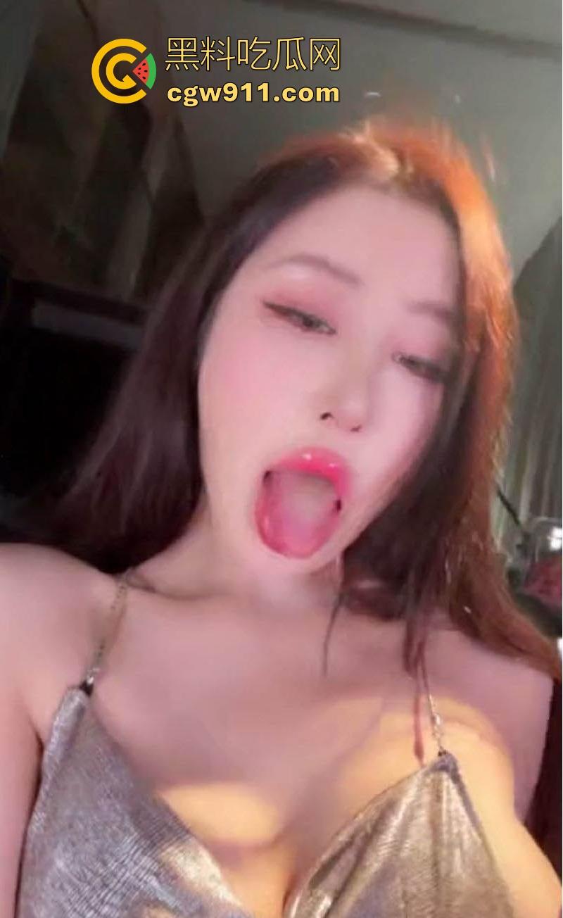 警报拉满!快手高颜值擦边网红【女乔】聊天室大尺度表演曝光,吊钟巨乳被各种玩弄揉搓,淫荡本性暴露无遗!