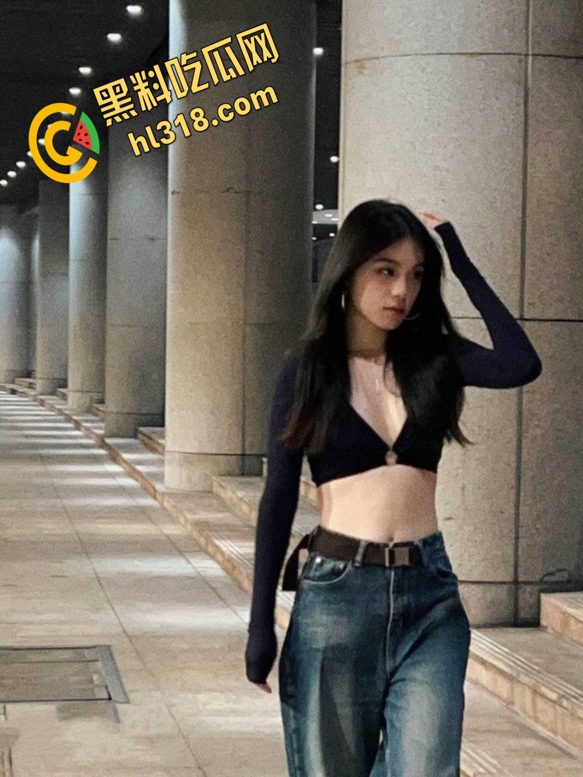 猛干极品小白虎天津大学舍友女友,圆润巨乳丰臀细腰乃人间尤物,紧致的小穴着包裹肉棒,这偷情偷到家门口了