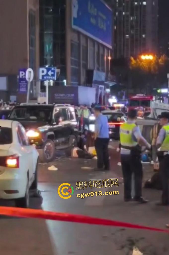 9月6日武汉江汉路车祸！苏A醉驾狂魔中元节化身人间杀器，冲撞行人，最少死伤七八个，是不是鬼上身了？