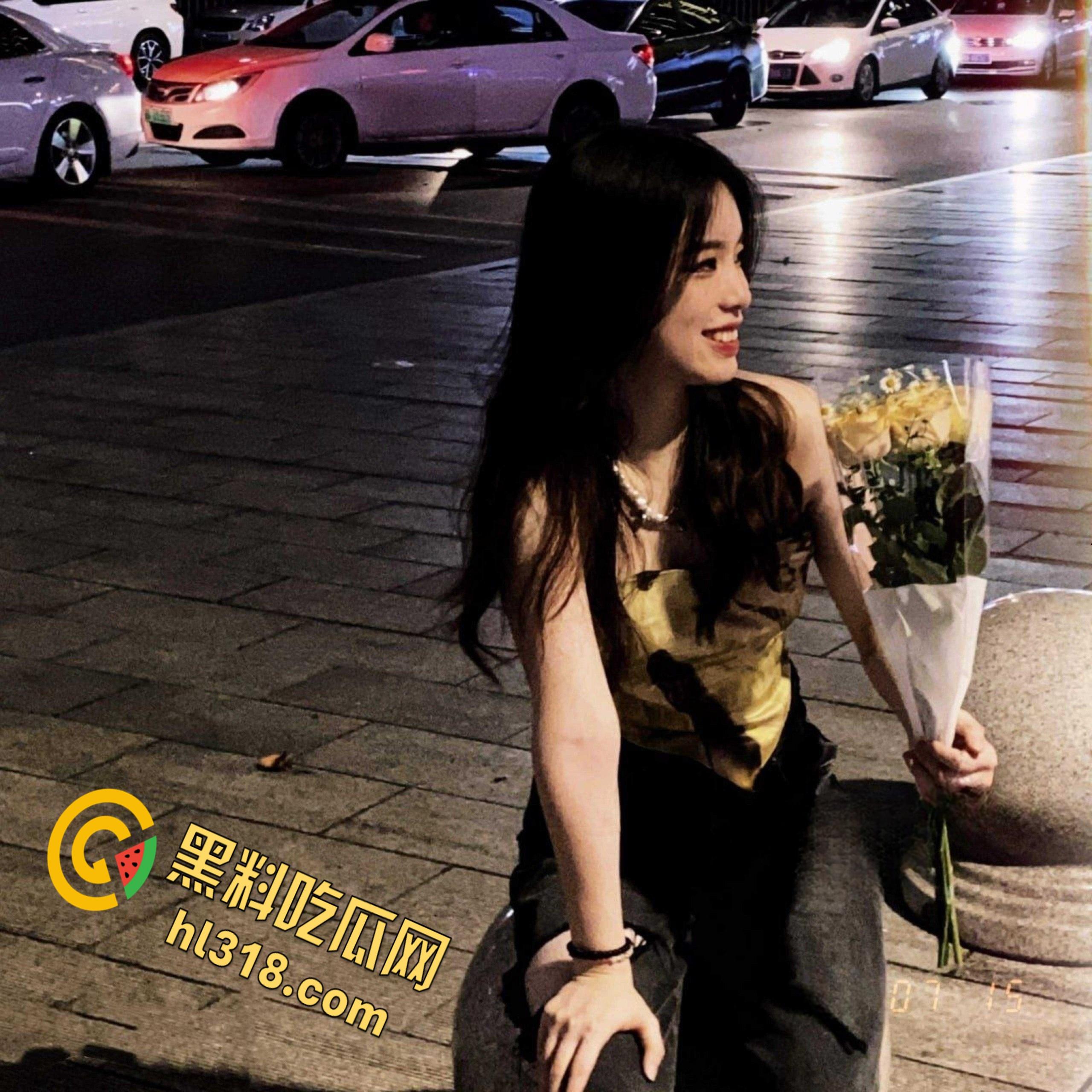 猛干极品小白虎天津大学舍友女友,圆润巨乳丰臀细腰乃人间尤物,紧致的小穴着包裹肉棒,这偷情偷到家门口了