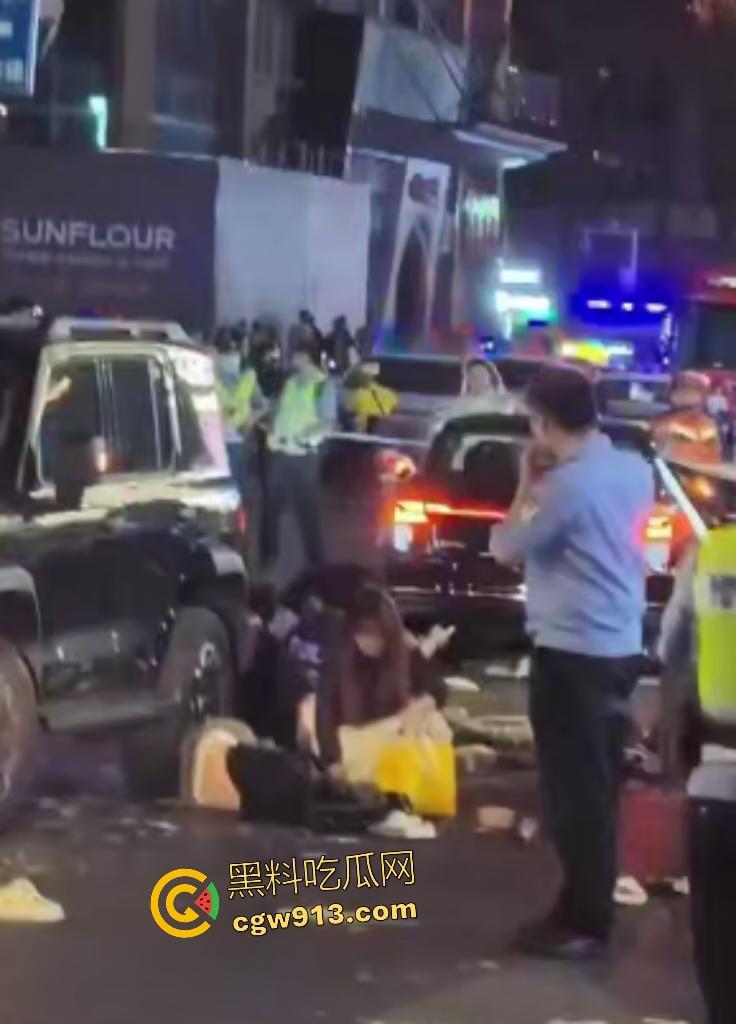 9月6日武汉江汉路车祸!苏A醉驾狂魔中元节化身人间杀器,冲撞行人,最少死伤七八个,是不是鬼上身了?