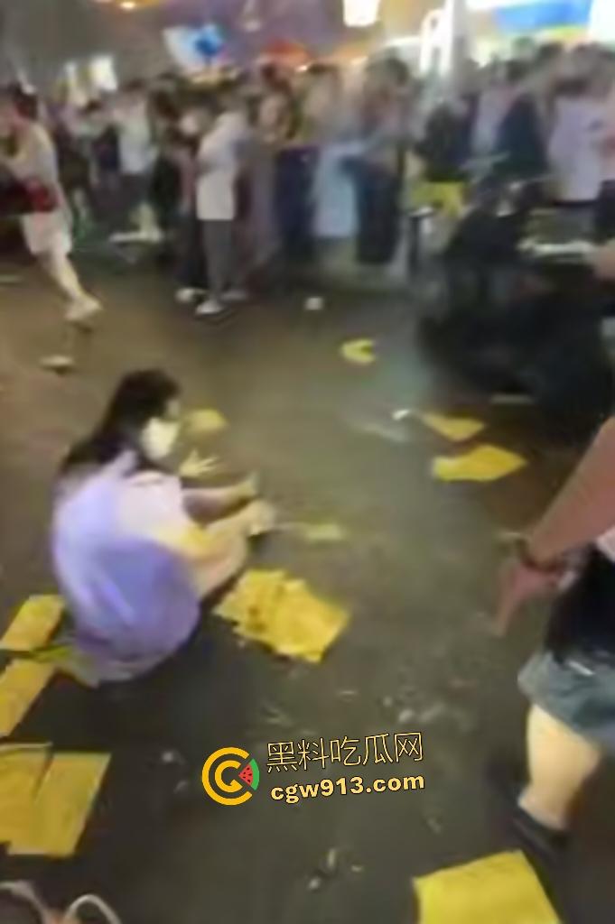 9月6日武汉江汉路车祸!苏A醉驾狂魔中元节化身人间杀器,冲撞行人,最少死伤七八个,是不是鬼上身了?