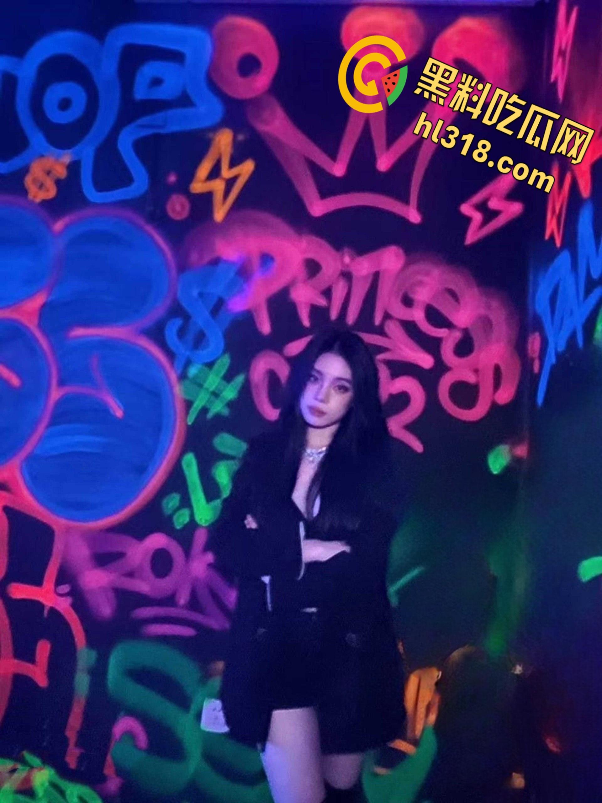 猛干极品小白虎天津大学舍友女友,圆润巨乳丰臀细腰乃人间尤物,紧致的小穴着包裹肉棒,这偷情偷到家门口了