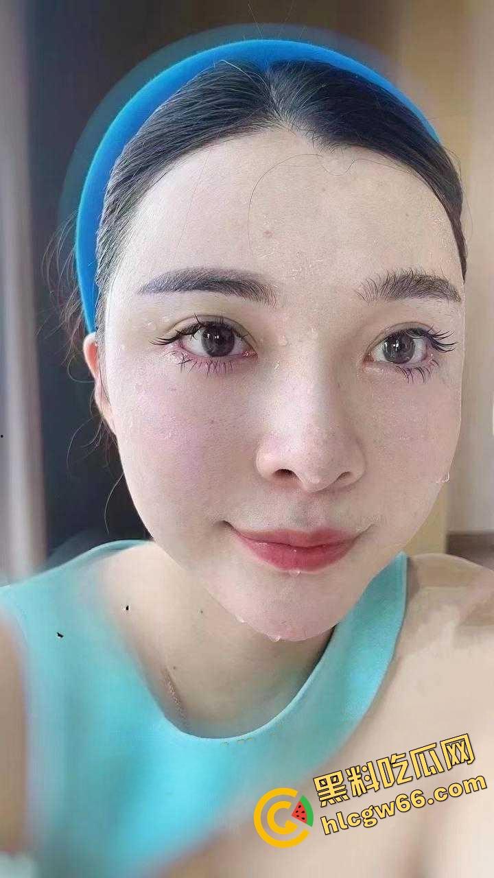 开718假装富婆?深圳大奶女【林梦雪】扯下假名媛滤镜,被爆勾引金主换资源,骚片外泄骚逼翻天!