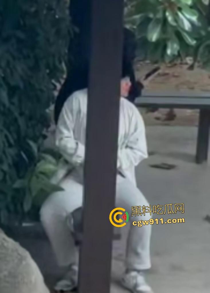 徐州技师学院情侣凉亭,网红小树林户外野战,高颜值女技师骑乘男友隔裤狂磨,精液淫水搞湿裤裆!