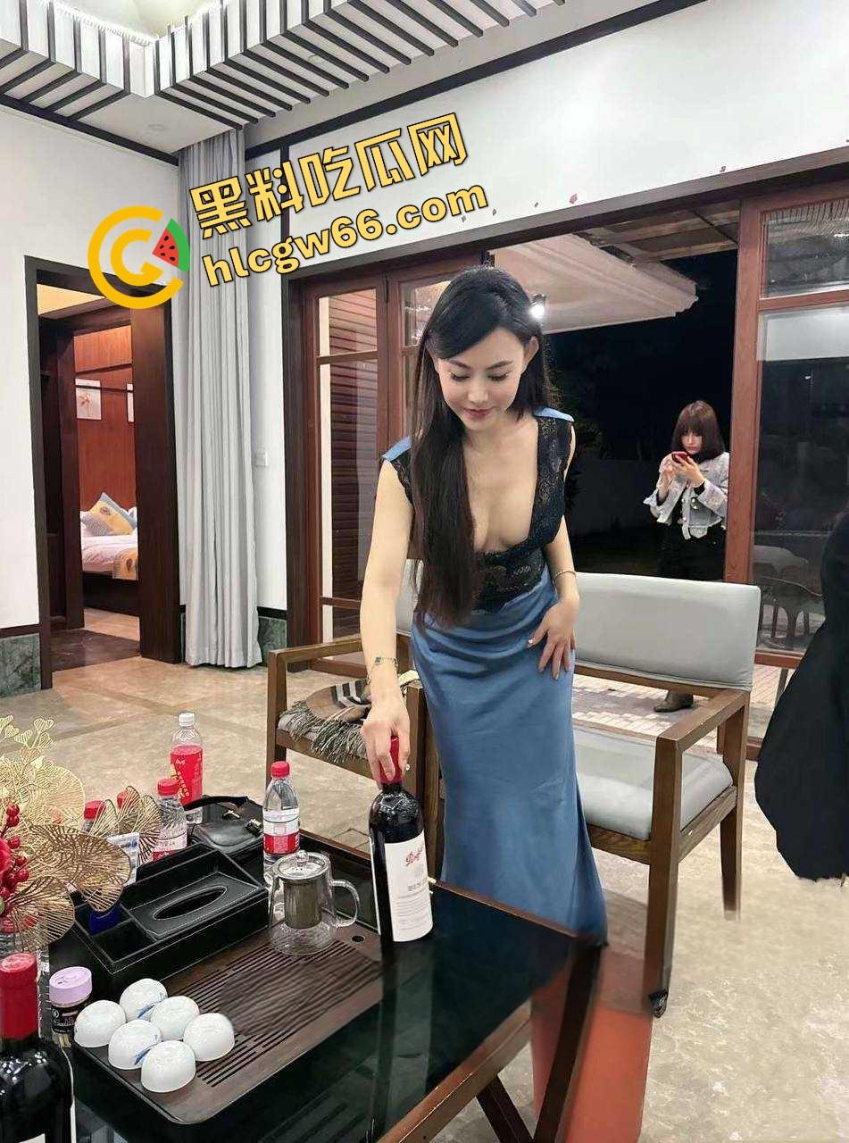 开718假装富婆?深圳大奶女【林梦雪】扯下假名媛滤镜,被爆勾引金主换资源,骚片外泄骚逼翻天!