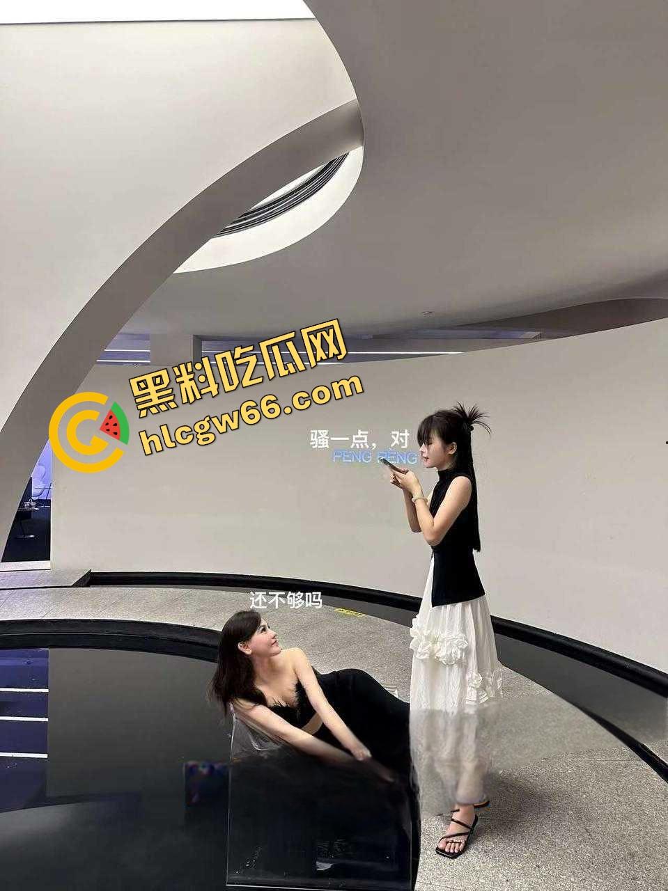 开718假装富婆?深圳大奶女【林梦雪】扯下假名媛滤镜,被爆勾引金主换资源,骚片外泄骚逼翻天!