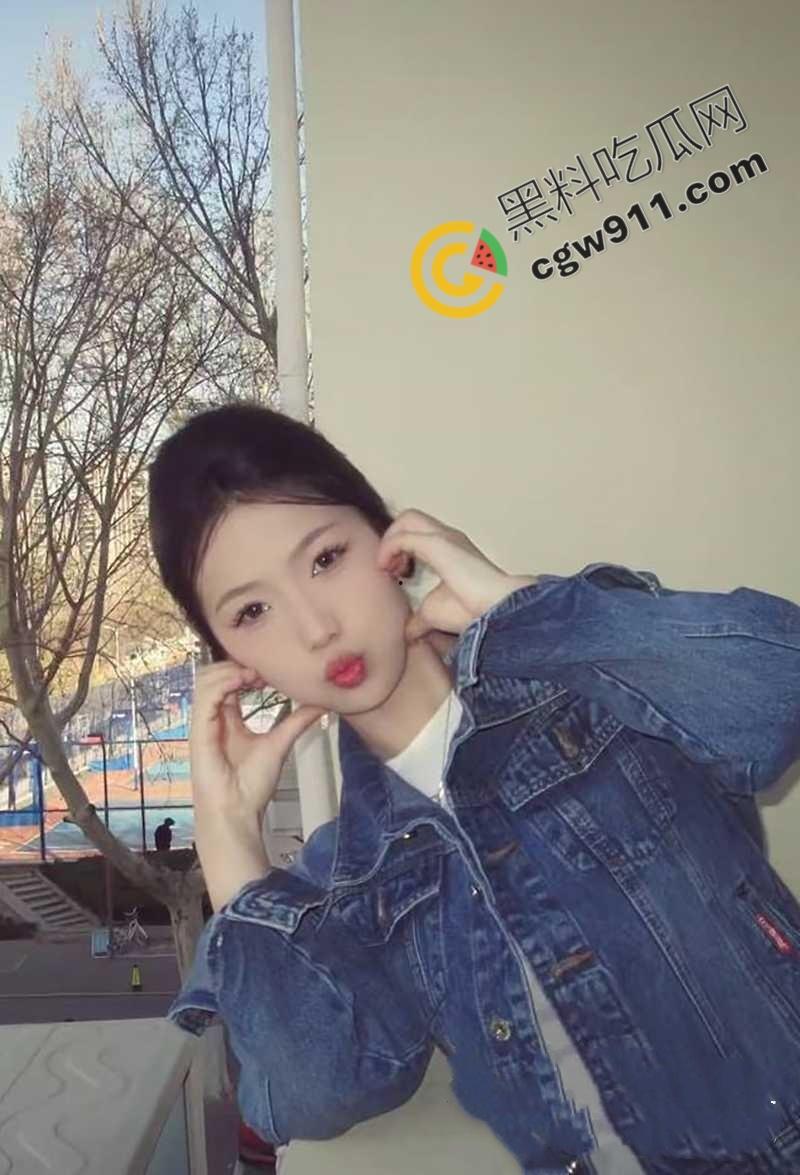 杭州00后小仙女【张倩文】私拍泄密流出,童颜巨乳大水逼,穿开档黑丝翘臀挨操,极品淫娃