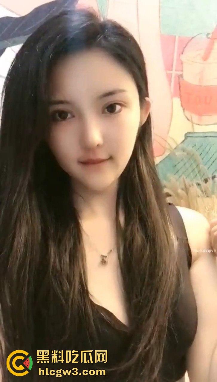 快手网红【红红小公主】榜一福利视频外泄!性感御姐大胆露穴自慰,挑逗姿势骚到极致!