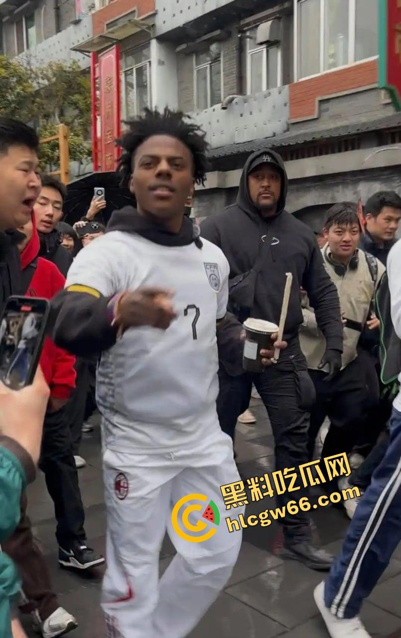 成都二次元cos骚女脑残犯贱,拉甲亢哥狂喷尼哥爱白妞,抽象下流嘴贱没底线,外网炸锅骂她婊子日本人!