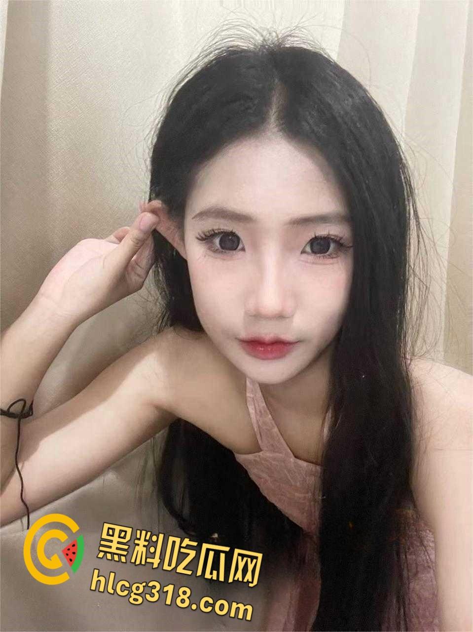 自驾游遇到的仙气小美女,搭讪还有点高冷,随便喝点酒就开始舌吻,主动口交无套女上,这也太反差了!