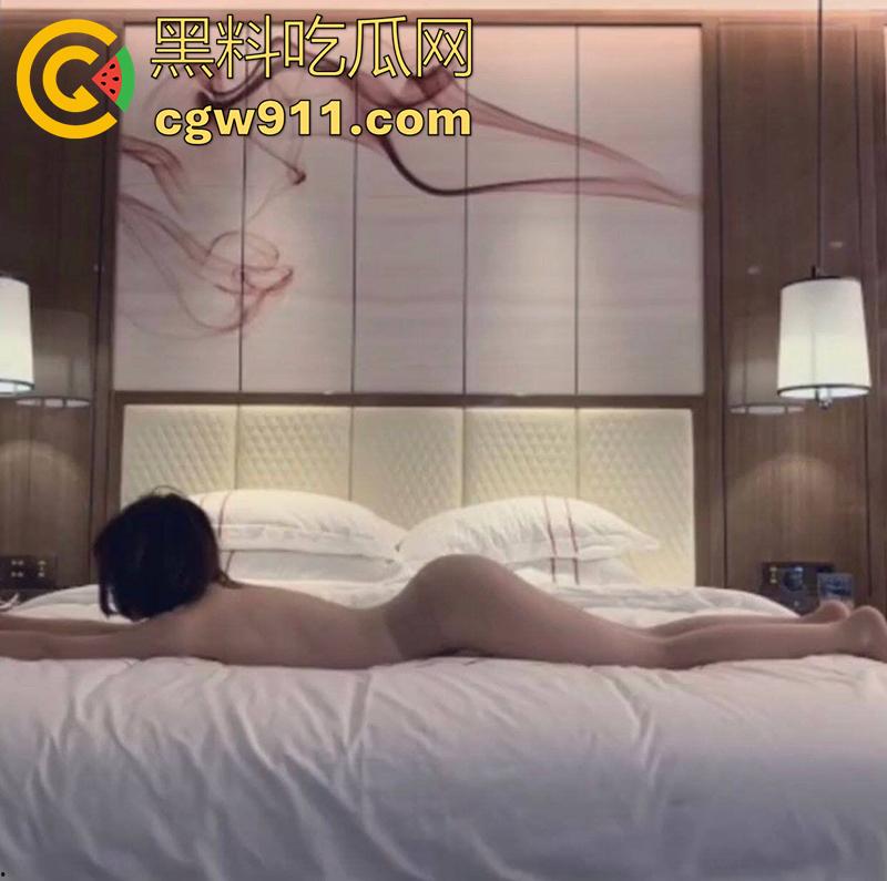 上海顶级翘臀网红私教【咸蛋小姐】,细腰肥臀极致诱人,只要付费找她当私教,就能压在身下随便操,这屁股真没谁了!