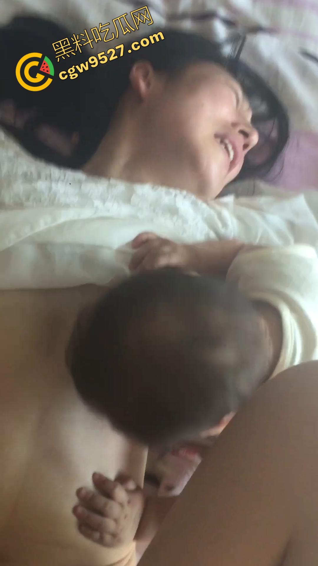 湖南人妻【王春艳】性瘾超强,刚出月子就偷情约炮,孩子一边吃奶,骚穴一边被操,真是淫荡至极