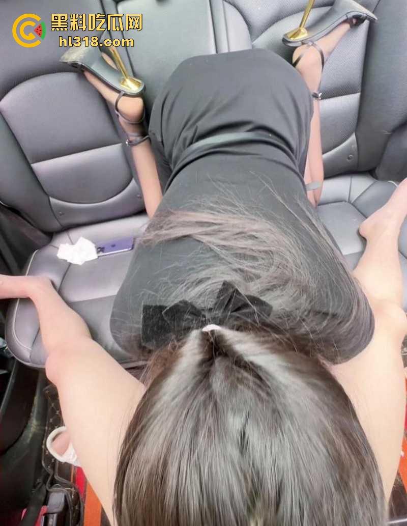 跟女儿第一次车震,小母狗口技娴熟,吸肉棒玩骑乘,一线天嫩逼被无套内射,淫水四溢!