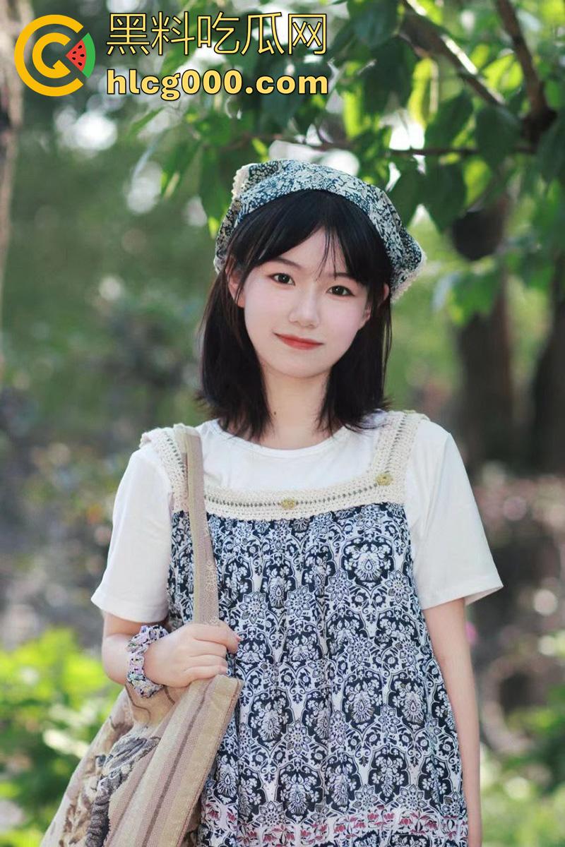 湖北宜宾公务员母狗【曾雪娇】，重度M喜欢被虐待爱吃精，经常被颜射后涂在脸上或者咽下去！