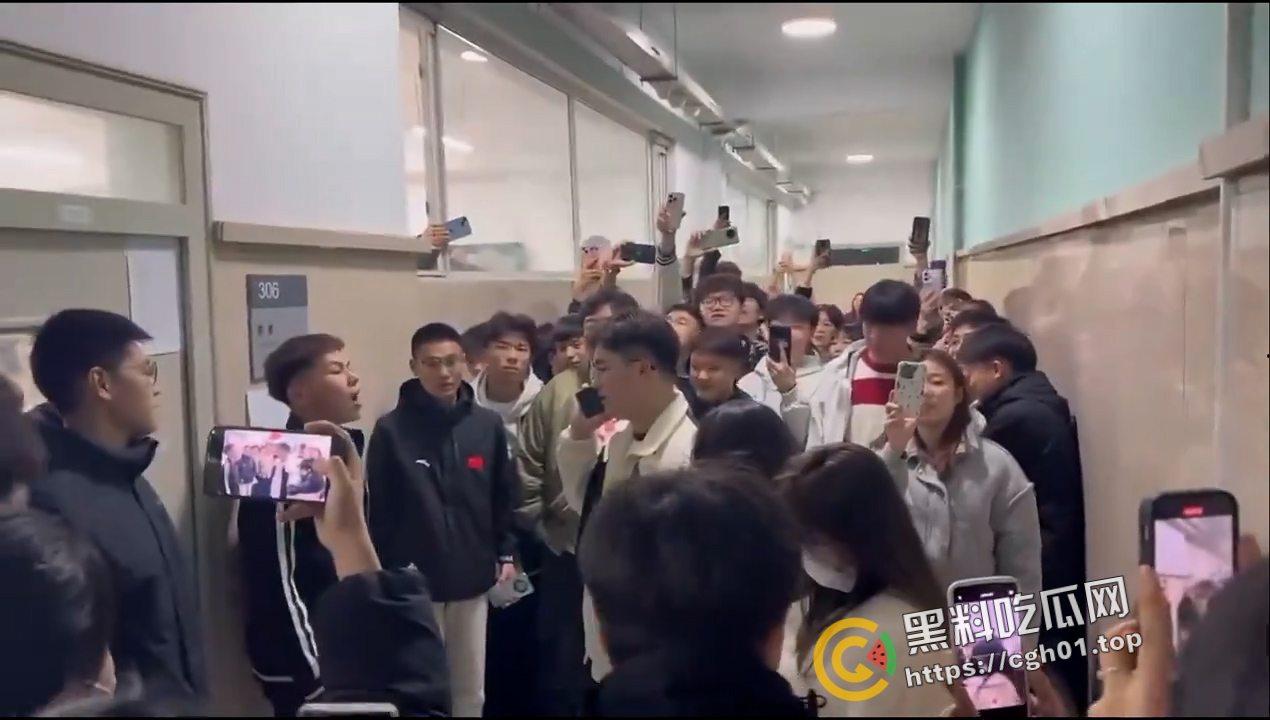 长春健康职业学院大瓜！学生们集体抗议学生会长期霸凌 这是黑社会啊 符合对大专东北银的客观印象