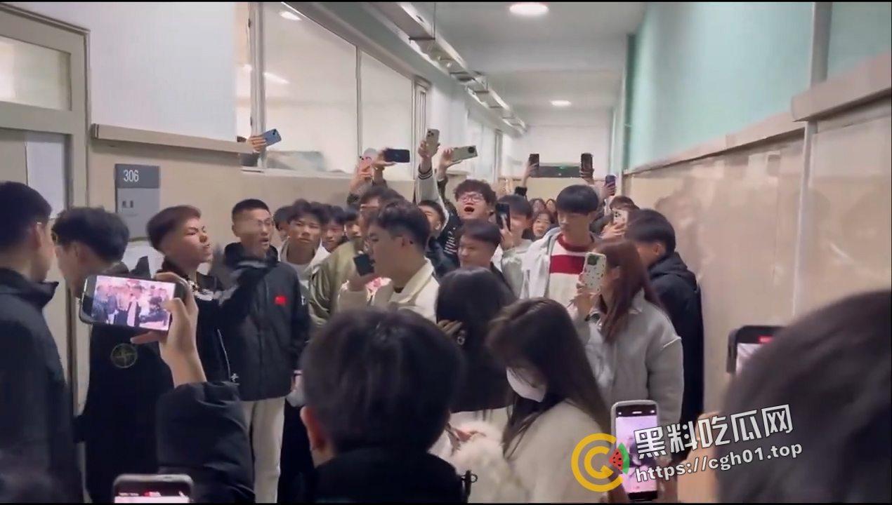 长春健康职业学院大瓜!学生们集体抗议学生会长期霸凌 这是黑社会啊 符合对大专东北银的客观印象