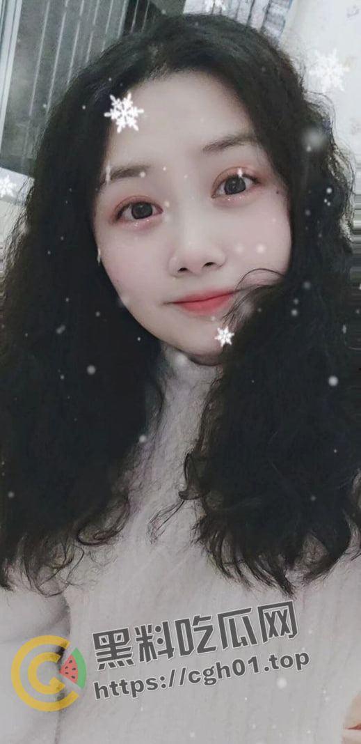 广州少妇【刘芸清】婚内欲求不满 寂寞难耐的骚母狗  小穴胶粘的自拍发给网友遭流出