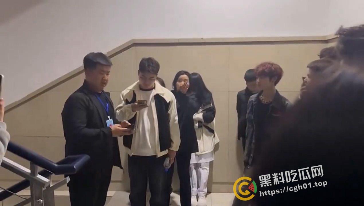 长春健康职业学院大瓜!学生们集体抗议学生会长期霸凌 这是黑社会啊 符合对大专东北银的客观印象