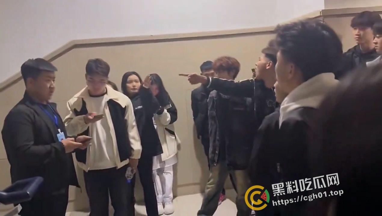 长春健康职业学院大瓜!学生们集体抗议学生会长期霸凌 这是黑社会啊 符合对大专东北银的客观印象