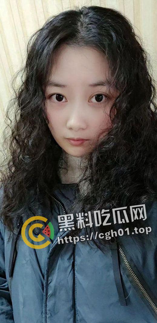 广州少妇【刘芸清】婚内欲求不满 寂寞难耐的骚母狗 小穴胶粘的自拍发给网友遭流出