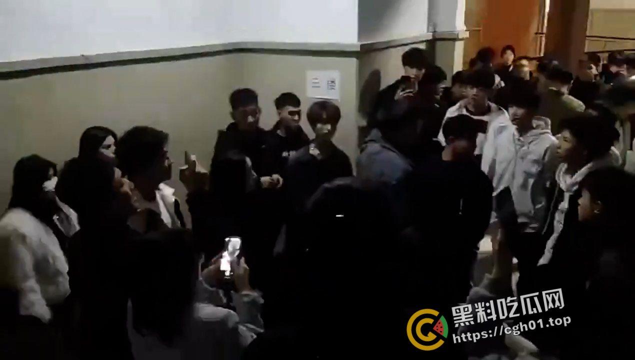 长春健康职业学院大瓜!学生们集体抗议学生会长期霸凌 这是黑社会啊 符合对大专东北银的客观印象