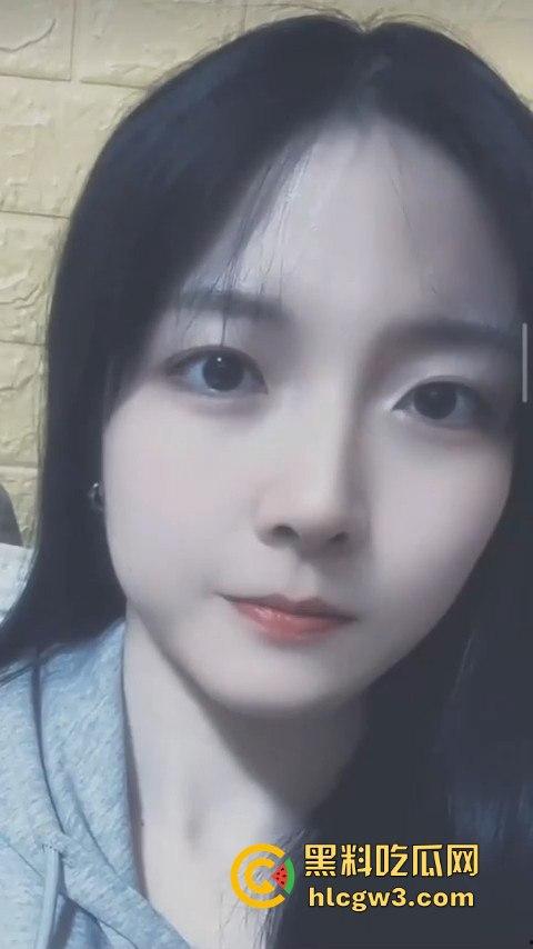 师大女研究生【范姬】高冷外表藏着骚浪灵魂,最爱被后入,叫声浪到骨子里!