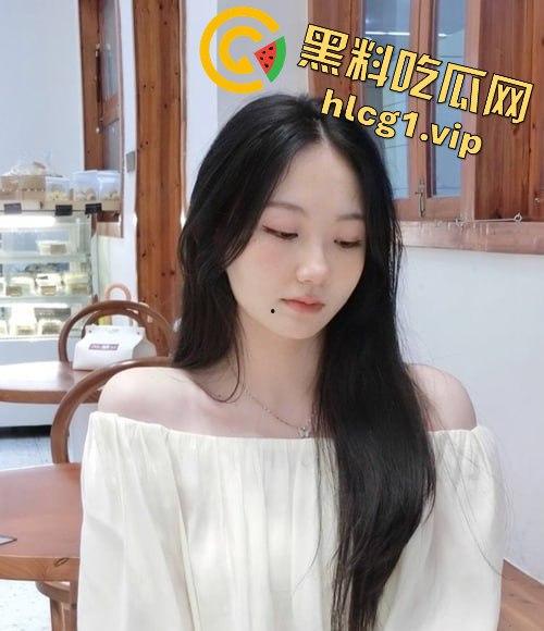 广西反差美女「赵晓玲」被包养真相曝光!奶茶店老板娘人设崩塌!被金主无套抽插叫声撩人!