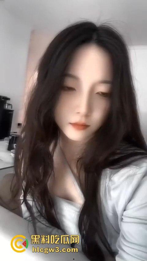 师大女研究生【范姬】高冷外表藏着骚浪灵魂,最爱被后入,叫声浪到骨子里!