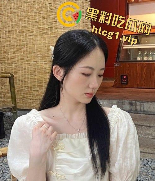 广西反差美女「赵晓玲」被包养真相曝光!奶茶店老板娘人设崩塌!被金主无套抽插叫声撩人!