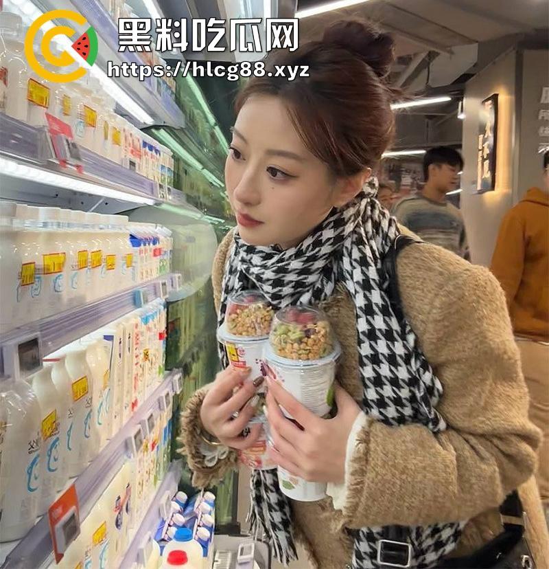 天津27岁反差母狗【任紫霄】被体育生男友曝光性爱视频 完美身材被疯狂打桩爆操 简直就是行走的炮架！