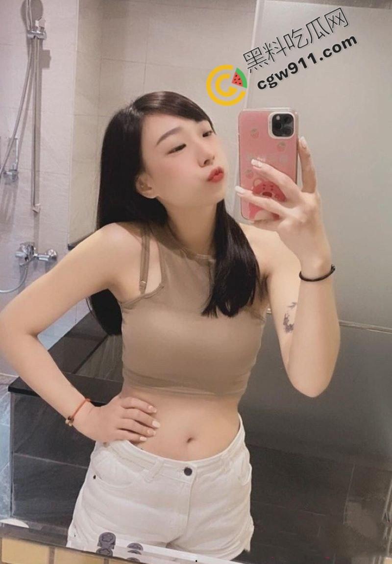 山东美艳牙医萧晴晴邂逅巨屌富豪暗地偷欢，女友劈腿劲爆性爱视频遭男友曝光，众人围观啧啧称奇！