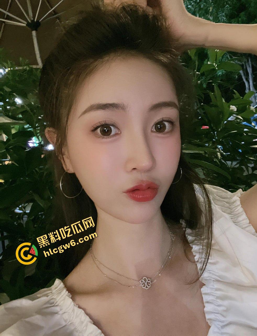 小红书上海贱逼反差婊骚鸡母狗『化春滢』偷情大哥 酒后脱衣爆干骚臀 窗前后操淫荡娇喘!原创独家投稿曝光!