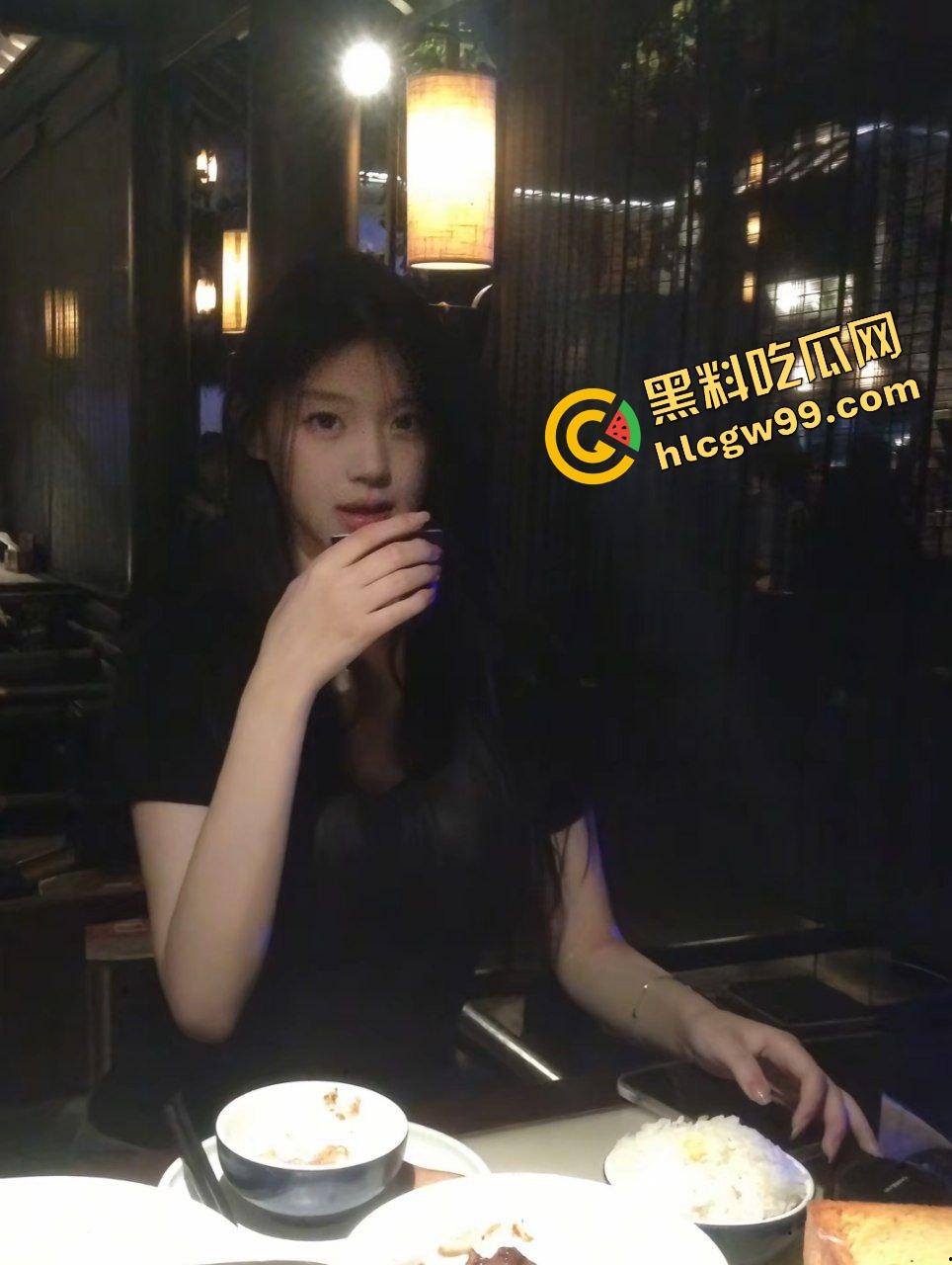 杭州滨江房地产销售骚鸡【方熙】为豪表大哥提供买房送逼,多场景各种后入猛操骚逼!独家曝光流出!