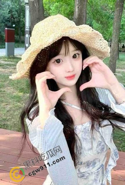 海角达人:趁姐姐熟睡弟弟偷偷插入了姐姐的蜜穴,大胆的弟弟与诱人姐姐的秘密