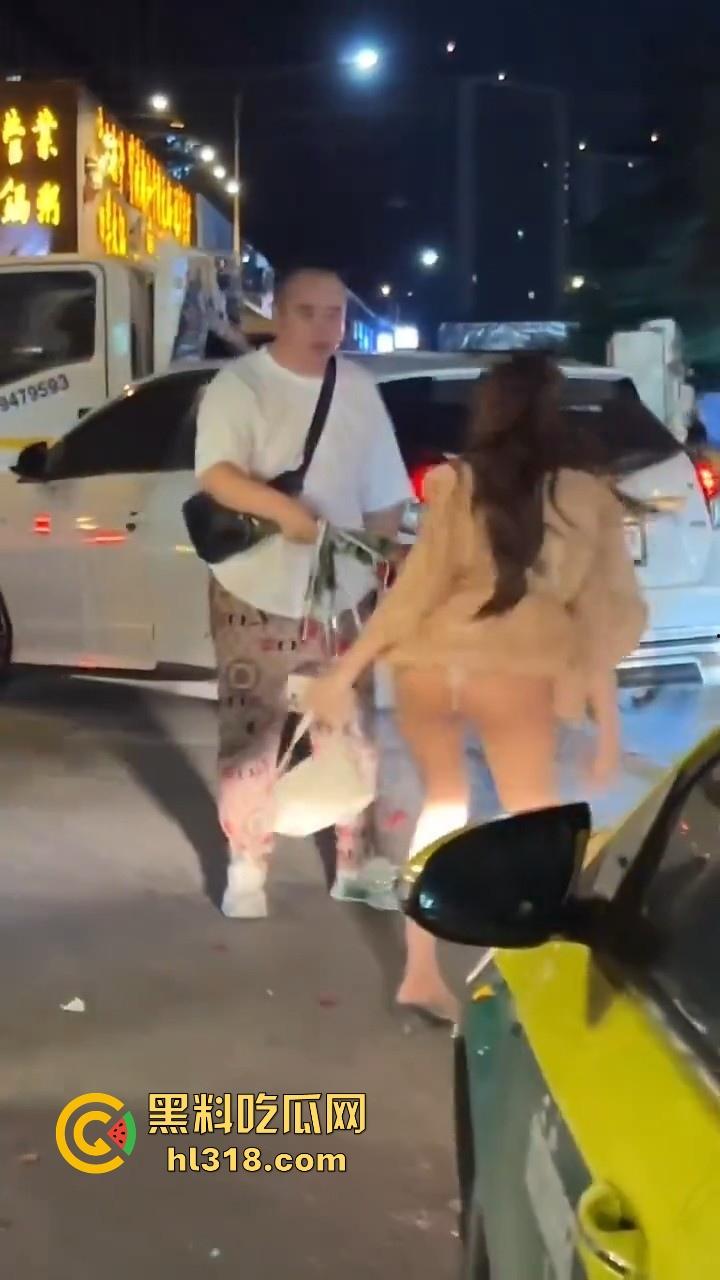 泰国妙龄小仙女发现自己的窝瓜王和女人搭话,吃醋直接暴走,深夜的街头相互殴打,集美的白色丁字裤都出来了!
