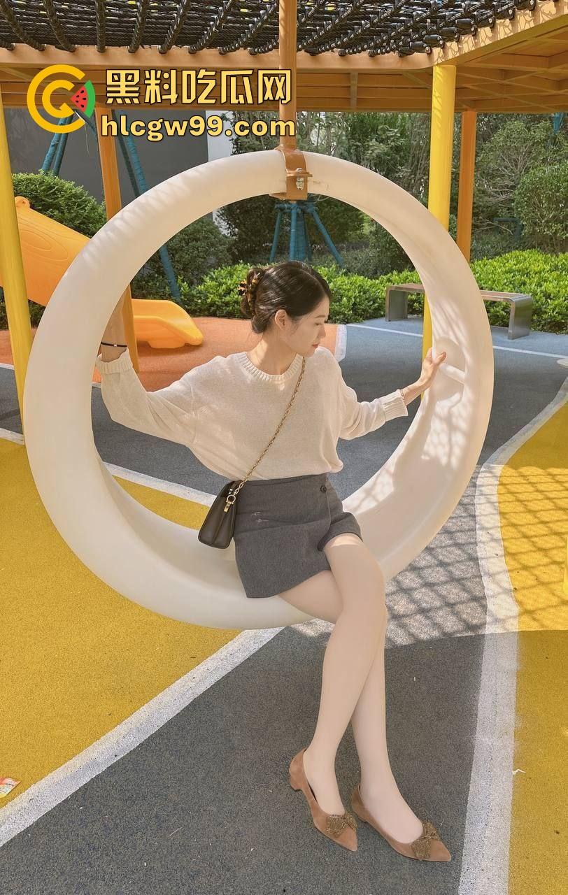 小编推荐!湖南长沙反差御姐【刘依依】 社交软件撩骚约炮视频裸聊,隔着镜头都阻挡不了的骚劲。