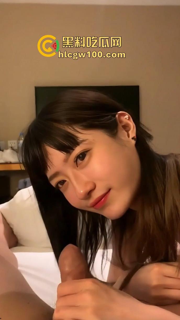 上海大学高颜值大四学姐【顾晓雨】跟富二代约炮视频曝光,娇喘声声红唇微颤,粉嫩吸引眼球。