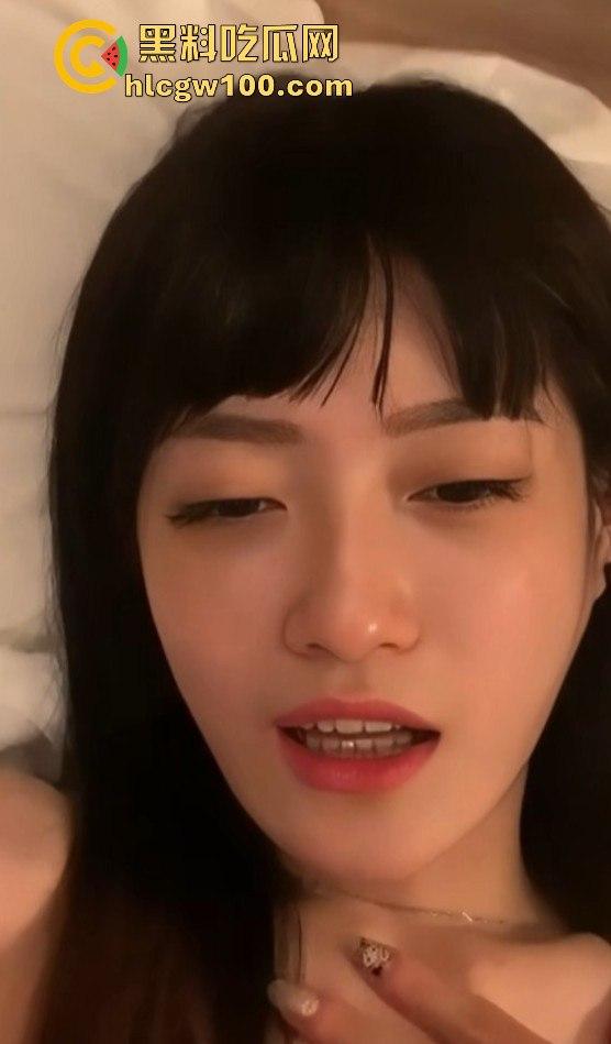 上海大学高颜值大四学姐【顾晓雨】跟富二代约炮视频曝光,娇喘声声红唇微颤,粉嫩吸引眼球。