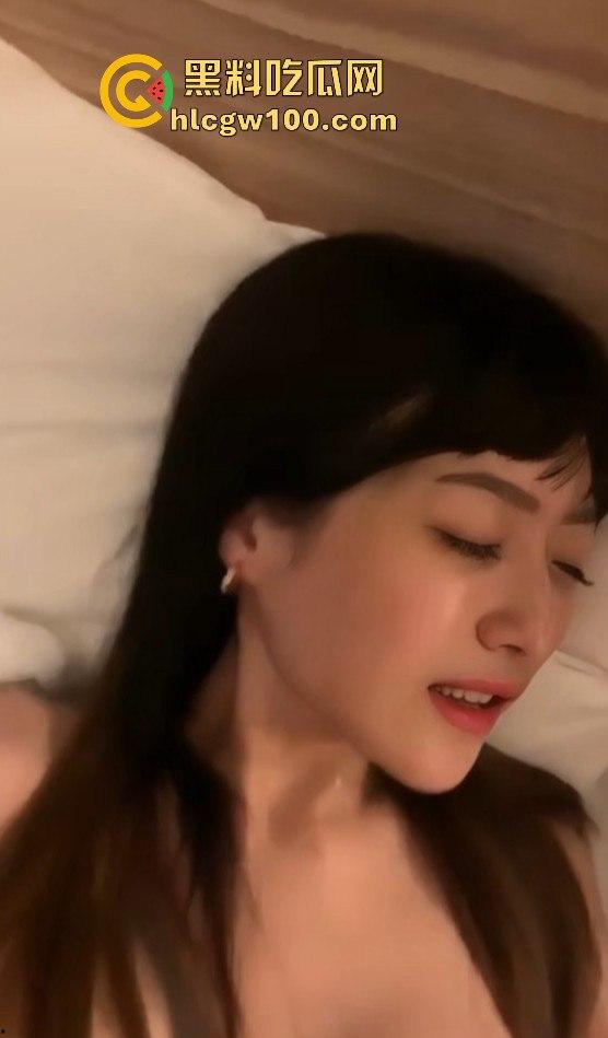 上海大学高颜值大四学姐【顾晓雨】跟富二代约炮视频曝光,娇喘声声红唇微颤,粉嫩吸引眼球。