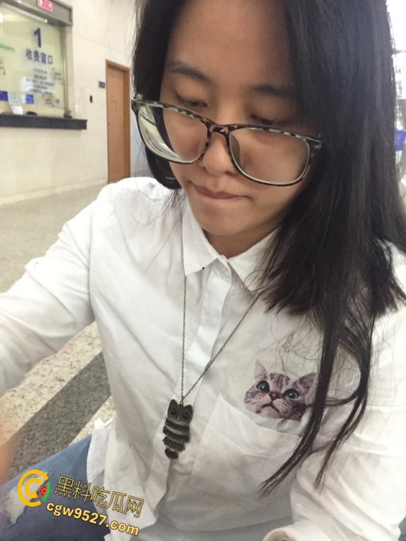 南昌第一中学【谭婷】,知识分子眼镜语文老师,平日里受人尊敬的人民教师,脱了裤子也是一条好母狗 !