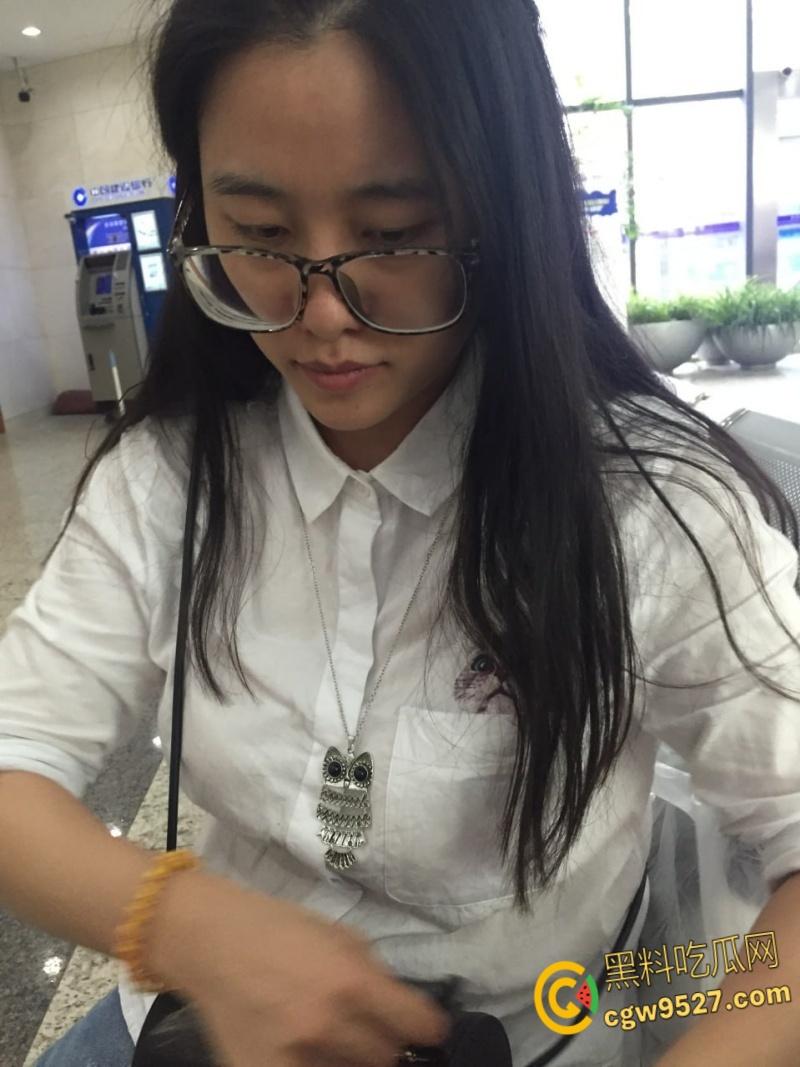 南昌第一中学【谭婷】,知识分子眼镜语文老师,平日里受人尊敬的人民教师,脱了裤子也是一条好母狗 !