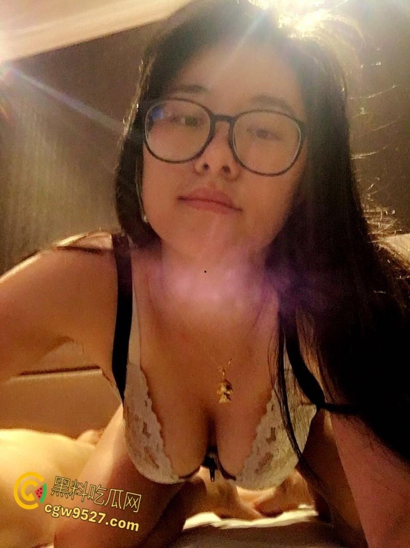 南昌第一中学【谭婷】,知识分子眼镜语文老师,平日里受人尊敬的人民教师,脱了裤子也是一条好母狗 !