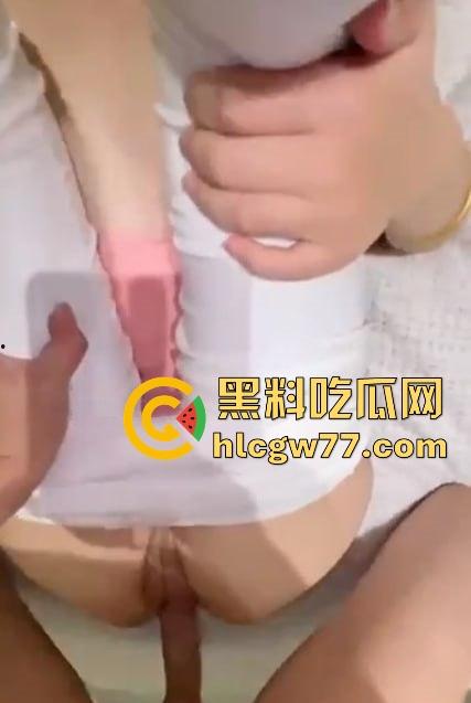 海角大神 会喷水的姐姐系列 骚货姐姐禁欲几个月实在忍不了穿着旗袍来勾引我!