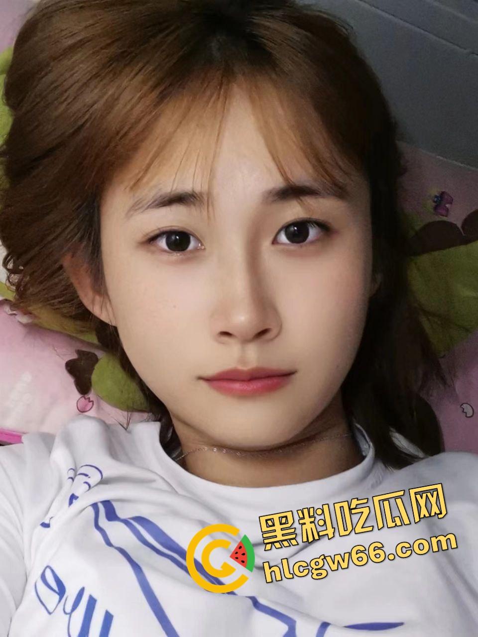 南通小姐姐爆闺蜜成都经济学院『李梦』勾引自己男友,嘴上说姐妹情深,私下跪地含男友鸡巴爽到叫出声!