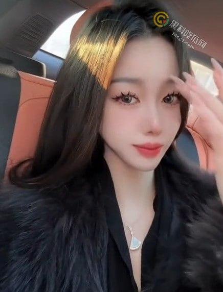 抖音账号恩恩恩宝大尺度爆料!为博礼物竟自拍做爱露点视频!