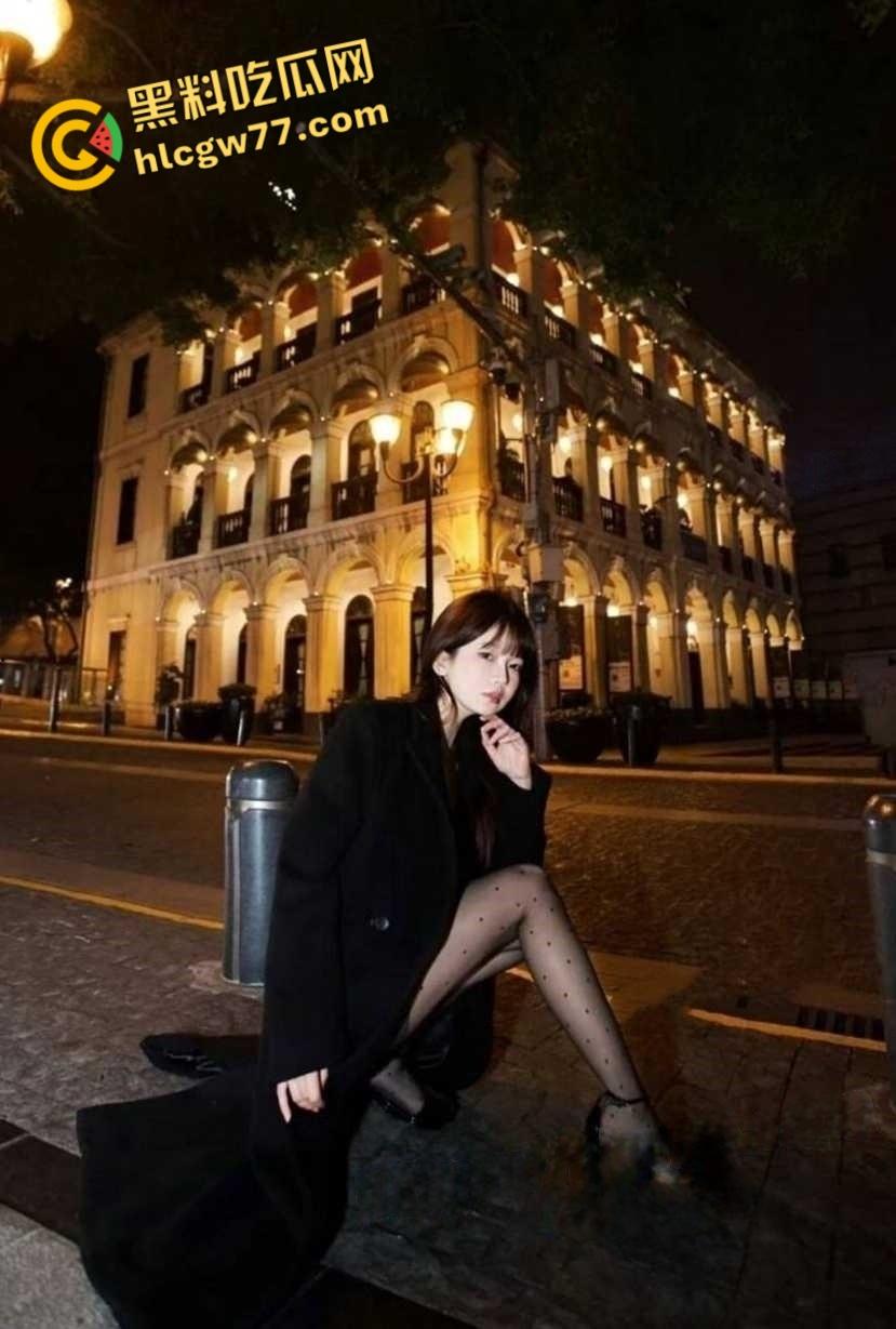 重庆工商大学经济学院女大学生【沈琪】平时就是衣服富贵千金模样 原来是给人当小三视频被曝光!